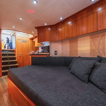 Botel Glorious, We Deliver Your Dream! *