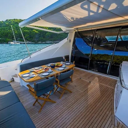 Glorious, We Deliver Your Dream! Botel