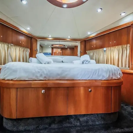 Glorious, We Deliver Your Dream! Botel *